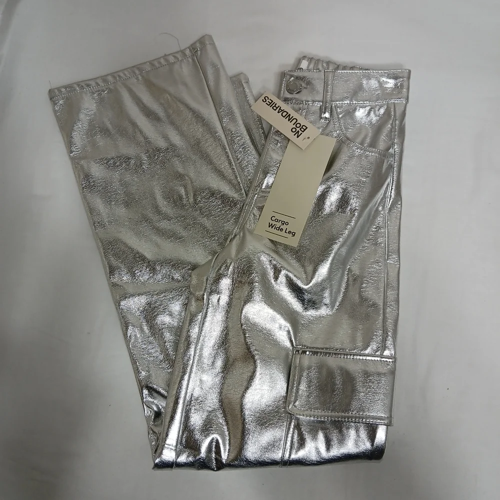 NEW No Boundaries Silver Wide Leg Cargo Pants Women's Size XXS (00)